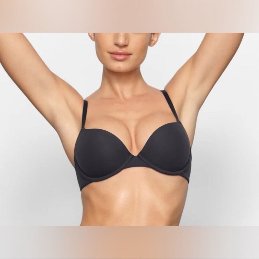SKIMS fits everybody push up Demi bra size 32C nwt
